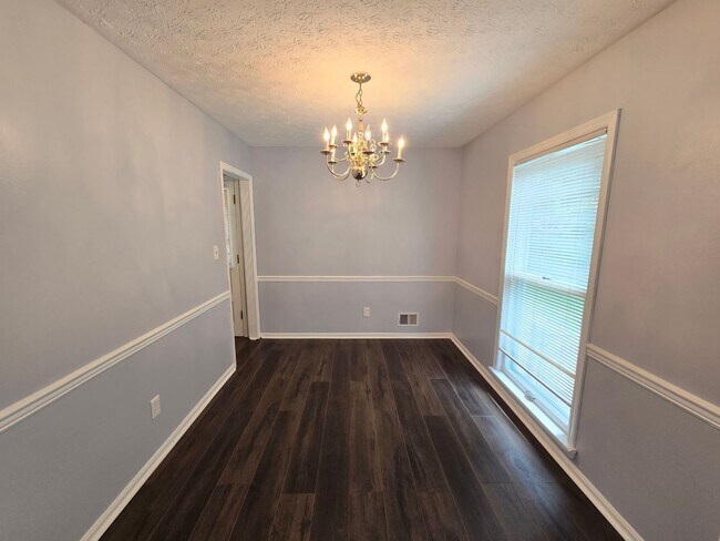Building Photo - Brick Ranch in the heart of Jeffersontown! Featuring hardwood styled floors, 3 Bedrooms, 1.5 Bath...
