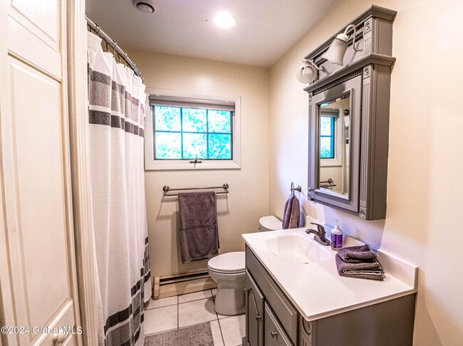 Building Photo - 297 W Circular St