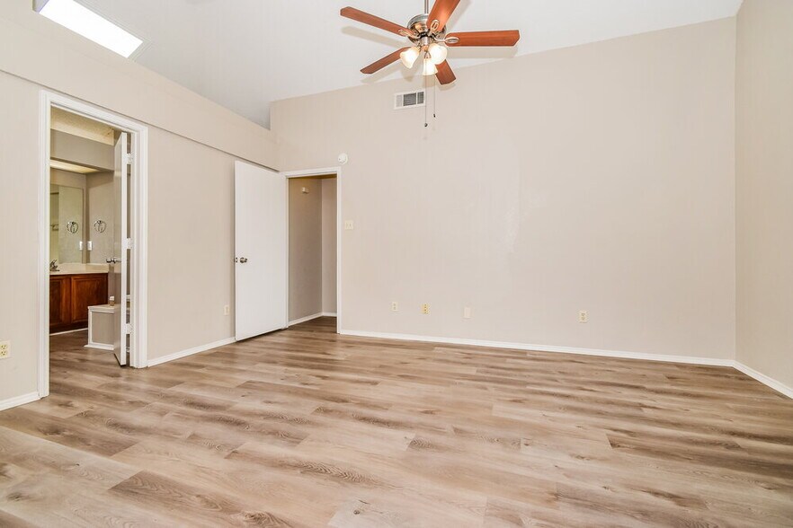 Building Photo - 1411 Sandalwood Dr