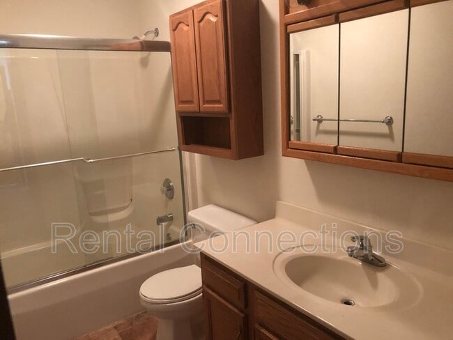 Building Photo - 500 E College St