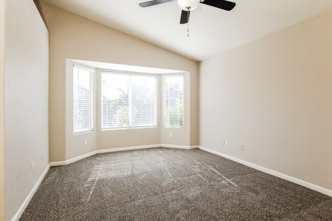 Building Photo - 8547 W Laurel Ln