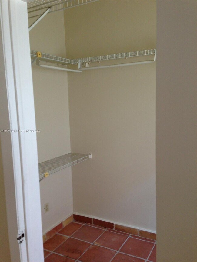 Building Photo - 215 30th St