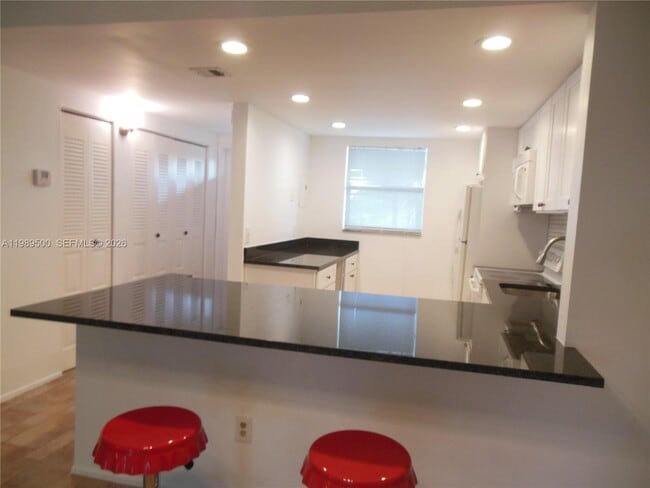 Building Photo - 10110 Boca Entrada Blvd