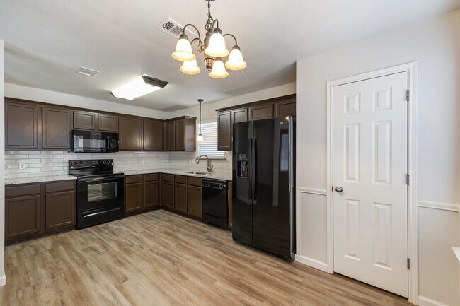 Building Photo - 325 Emerald Ridge Dr