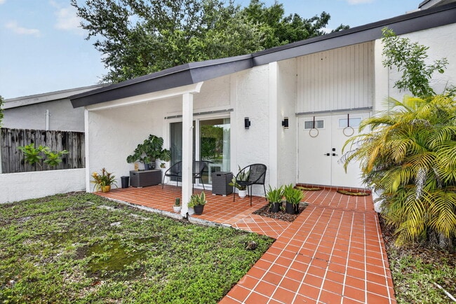 Building Photo - 16709 SW 5th Ct