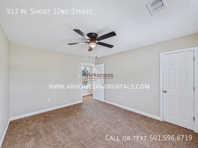 Building Photo - 917 W Short 32nd St