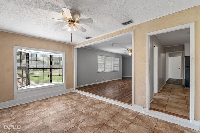 Building Photo - Check Out this 3 bed 2 bath in Bossier!!