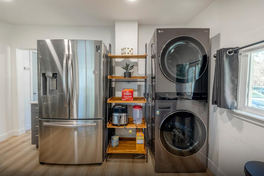 Building Photo - 1219 W 500 S