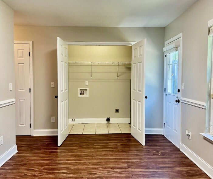 Building Photo - 1126 Maple Tree Ln