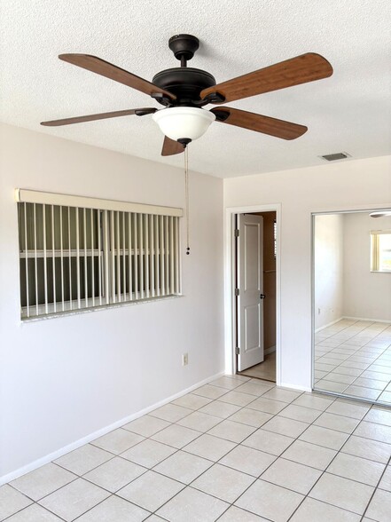 Building Photo - 4937 Tortuga Dr