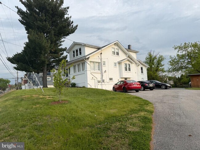 Building Photo - 1300 North Ave