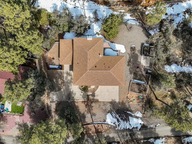 Building Photo - Beautiful home in the Mountain Club!