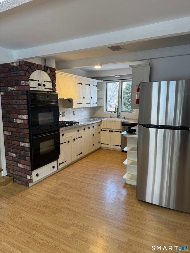 Building Photo - 9 Blaine St