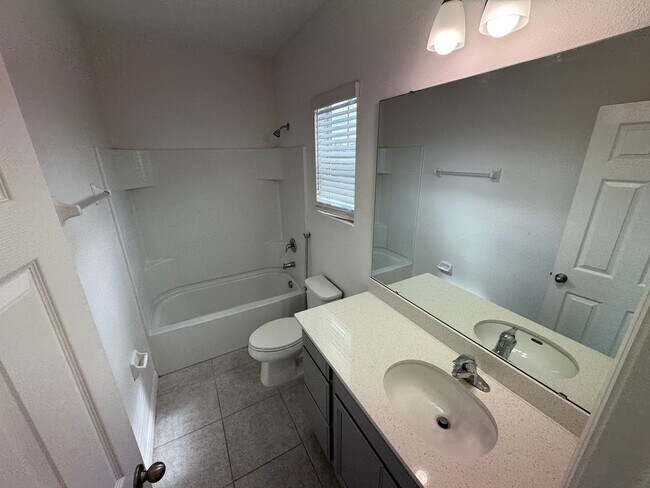 Building Photo - Available Now! Spacious 3-Bedroom Townhome with Fenced Yard in Winter Garden – Washer and Dryer I...