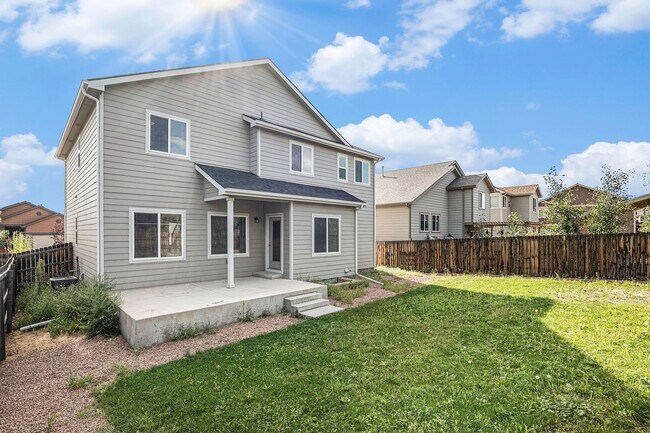 Building Photo - Nice Big Home, close to Ft Carson, Updated...