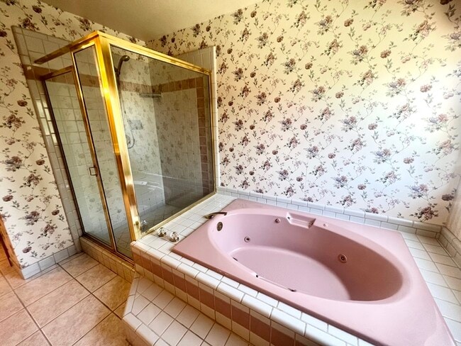 Building Photo - 1305 Manzano Way