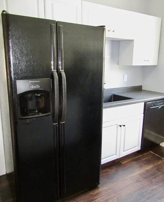 Building Photo - 818 Amherst St