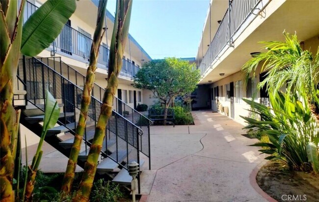 Building Photo - 8371 Northgate Ave