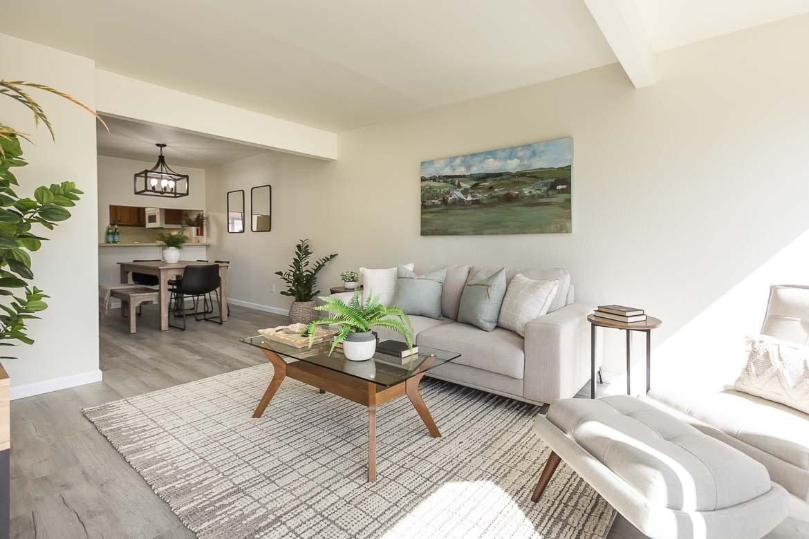 Building Photo - 680 Chorro St