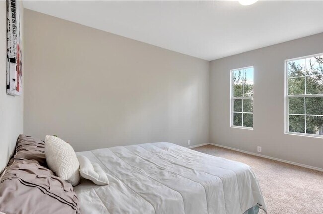 Building Photo - 23843 Single Oak St