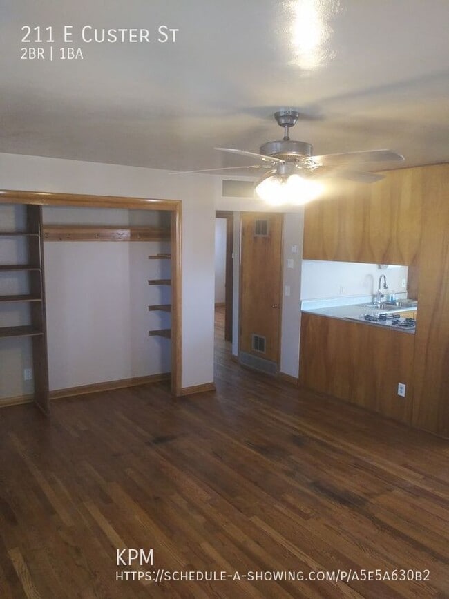 Building Photo - 211 E Custer St