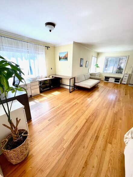 Smaller family room - 1136 8th St