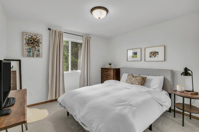 Building Photo - 1319 Golf Club Rd SE