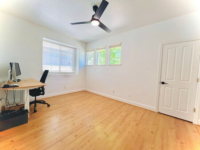 Building Photo - Gorgeous Serrano home in gated community c...