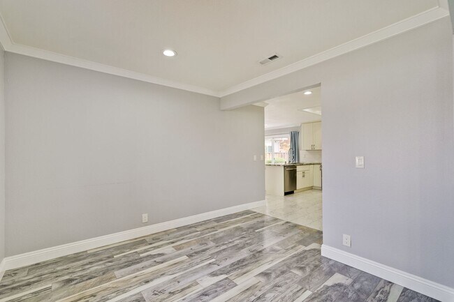 Building Photo - Stunning Single Family Home