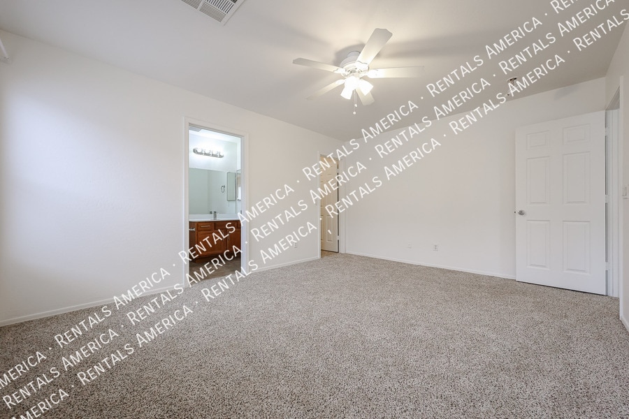 Building Photo - 1295 E Leaf Rd