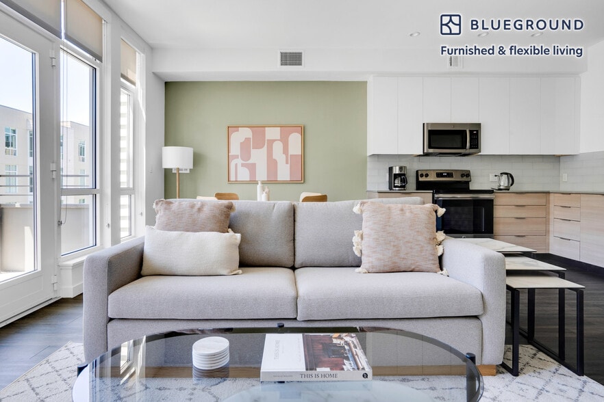 Building Photo - 2000 Fifth Street-SI FL4-ID1059