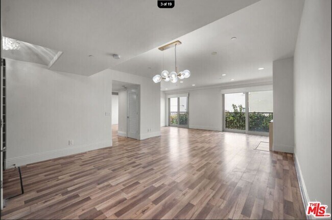 Building Photo - 147 N Berendo St
