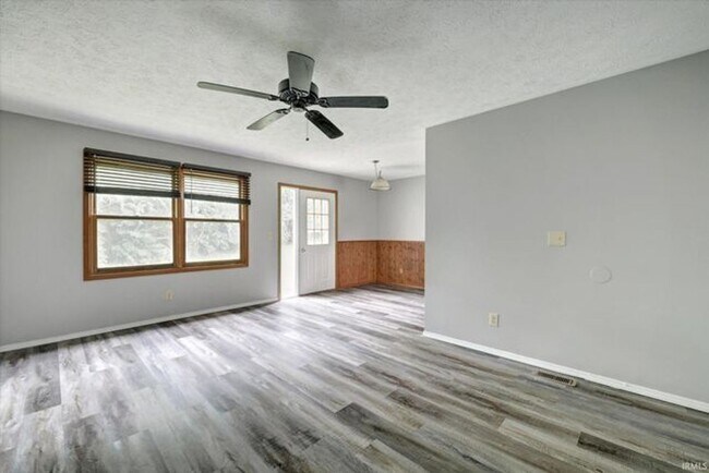 Building Photo - Available now!! Great quiet neighborhood —...