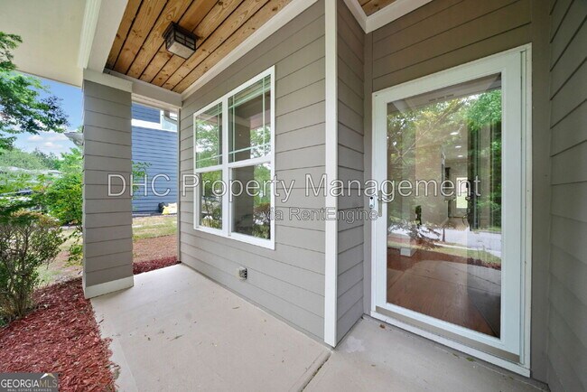 Building Photo - 1765 Stoney Creek Dr SE