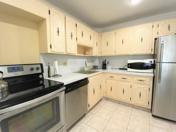 Building Photo - 2851 S Palm Aire Dr
