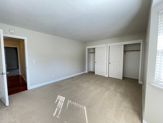 Building Photo - Beautiful Mesa Oaks Home