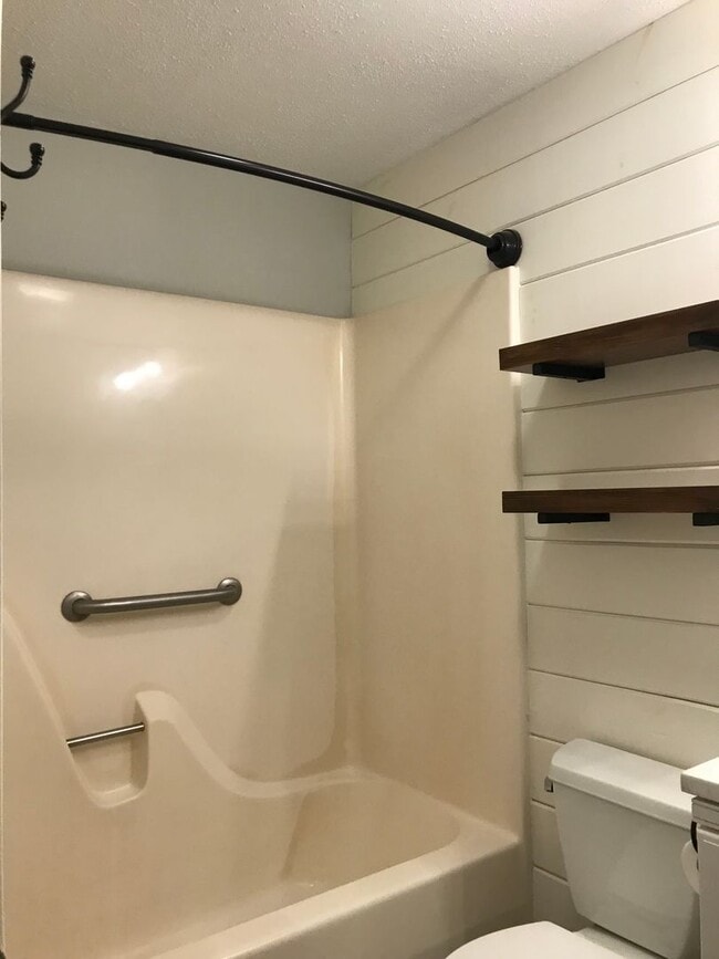 Building Photo - Somerset Condominiums, Freeport:2BR/1BA av...