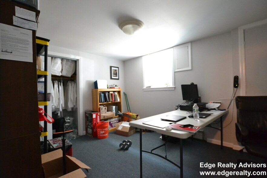 Building Photo - 6 Portina Rd