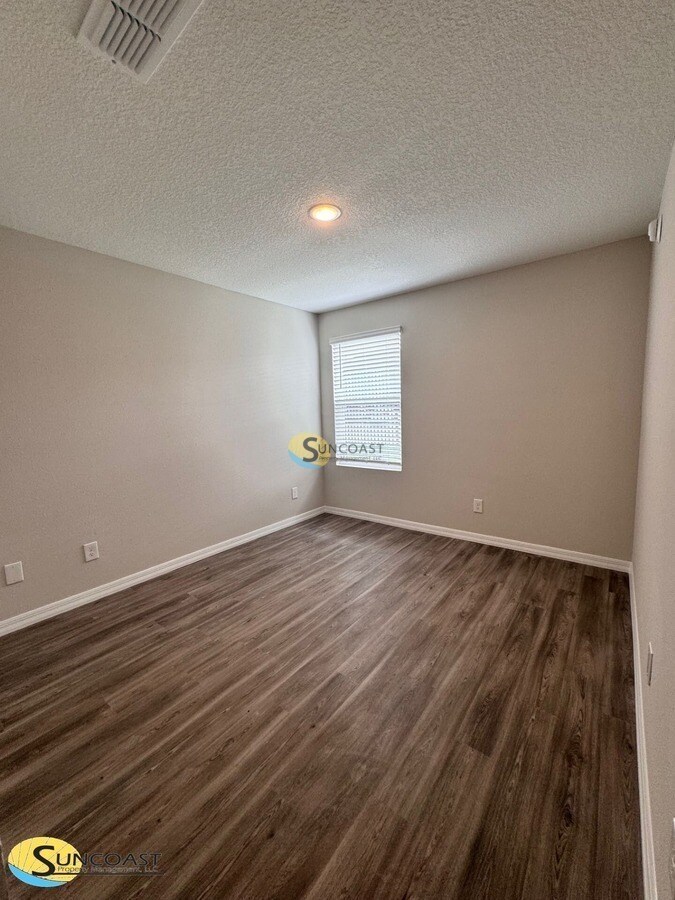 Building Photo - 617 Century 21 Dr