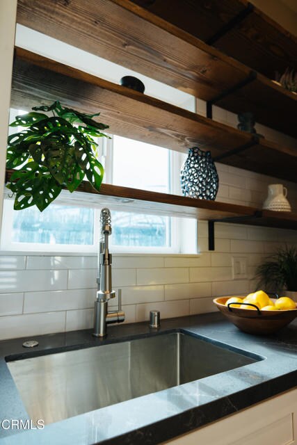 Building Photo - 187 W Park Row Ave