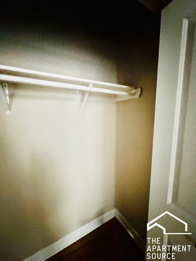 Building Photo - 4265 W Addison St