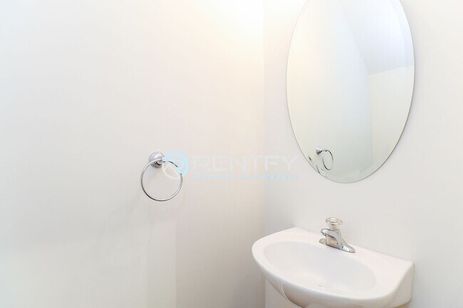 Building Photo - 18478 Streamline Ct