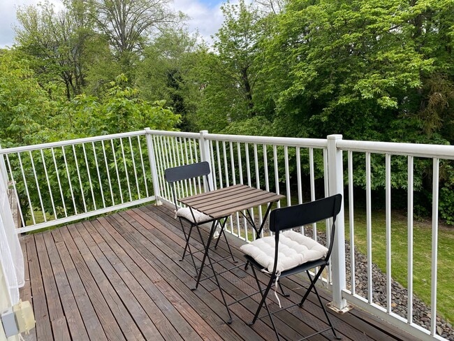 Building Photo - Location Location Location ~2 Bedroom 2.5 bath near OSU!