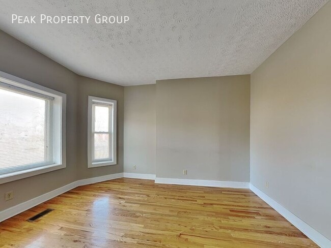 Building Photo - 1394 Indianola Ave