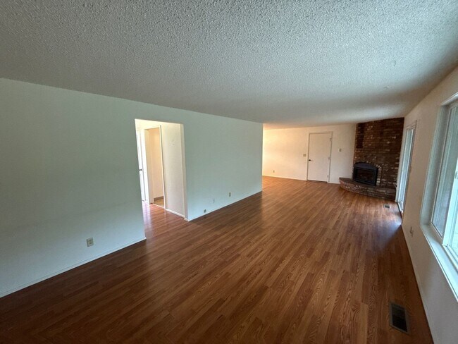 Building Photo - 1809 Wallace Rd NW