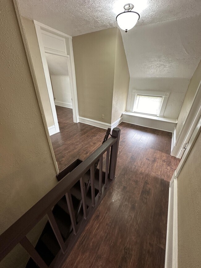 Building Photo - 708 4th Ave S