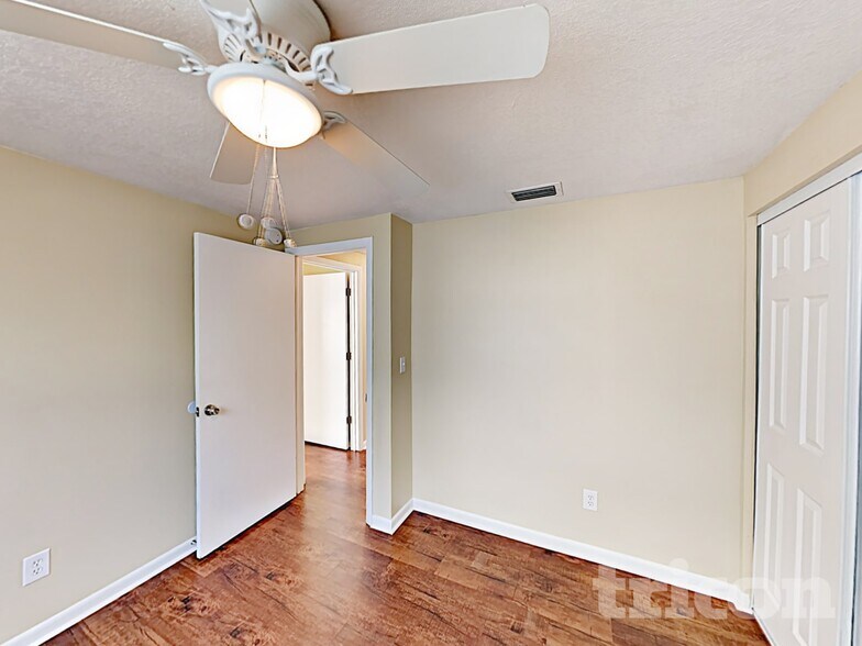 Building Photo - 8213 Greenleaf Cir