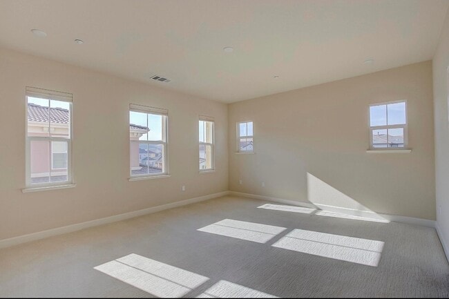 Building Photo - 581 Selby Lane