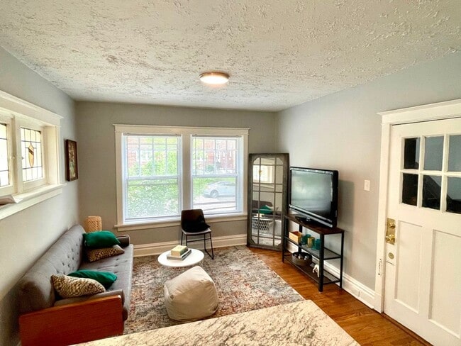 Building Photo - 4560 Flad Ave