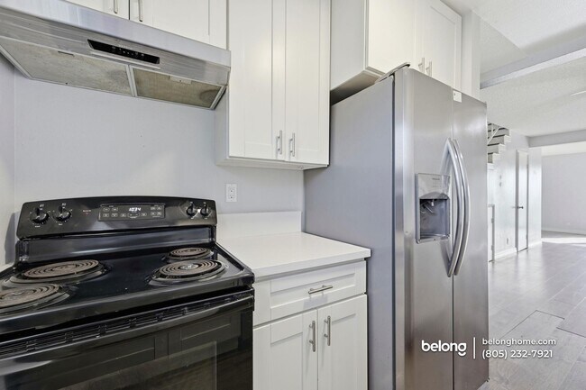 Building Photo - 267 S Ventura Rd